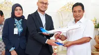 Pj Gubernur Sulsel dan GM Garuda Indonesia (Liputan6.com/Istimewa)