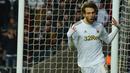 Michu. Striker asal Spanyol ini didatangkan Swansea pada awal musim 2012/2013 dari klub Liga Spanyol, Rayo Vallecano dengan nilai transfer 2,57 juta euro. Debutnya di Liga Inggris terjadi di pekan pertama saat Swansea bertandang ke markas Quuens's Park Rangers, 18 Agustus 2012. Langsung menjadi starter, ia mampu mencetak 2 gol dan 1 assist dalam laga yang dimenangi Swansea 5-0. (AFP/Ben Stansall)