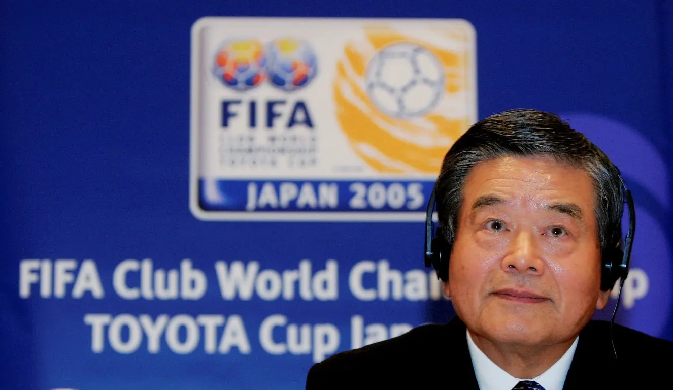 Saburo Kawabuchi, saat menjabat sebagai Presiden Federasi Sepak Bola Jepang pada 2005. (FIFA). 