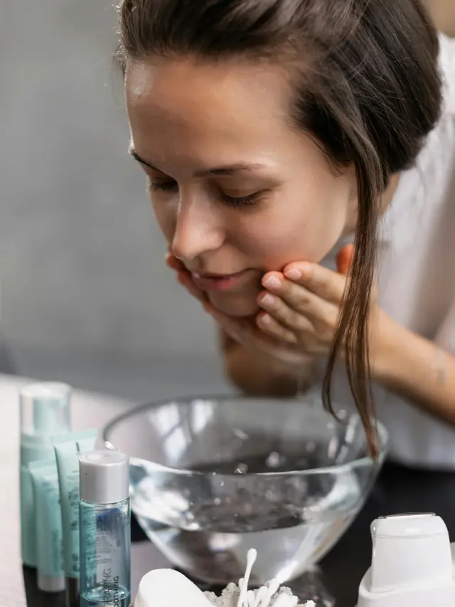 1. Bersihkan Wajah Terlebih Dahulu