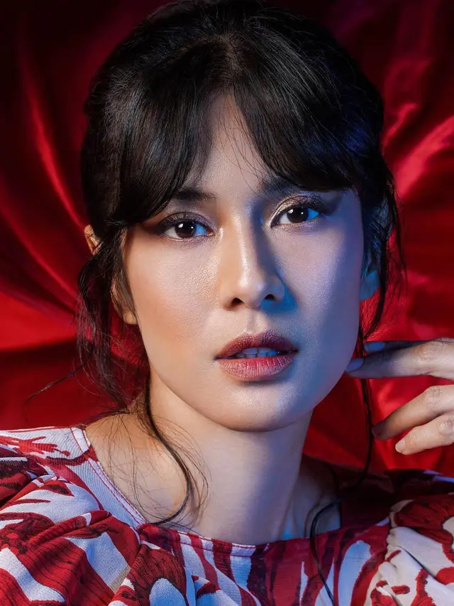 6 Pemotretan Terbaru Dian Satro dengan Tema Dewi Api