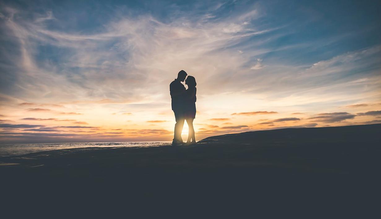 Inspirasi Foto Prewedding Tema Siluet yang Romantis ...