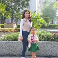 Ambil rapor sendirian, penampilan stylish Sarwendah dengan tas Hermes Rp600 juta curi atensi. [@sarwendah29].