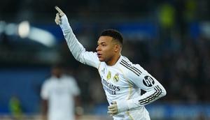 Selebrasi Kylian Mbappe dalam laga Liga Spanyol antara Alaves vs Real Madrid, Senin (15/12/2025). (AP Photo/Miguel Oses)
