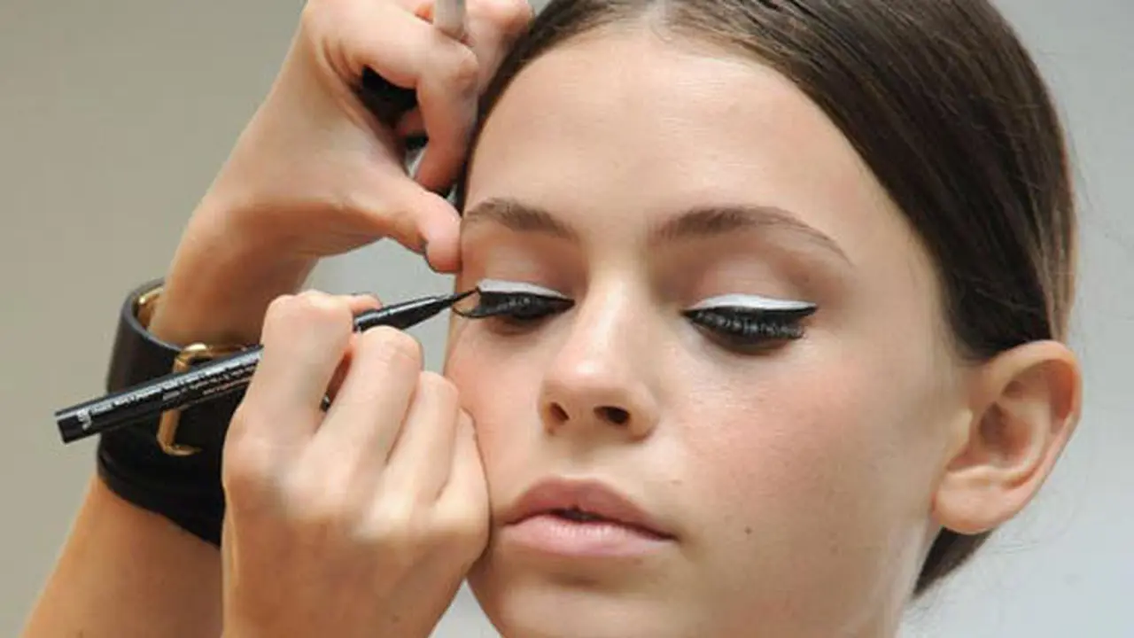 Kiat Penting Aplikasi Eyeliner Pada Mata Agar Tidak iritasi