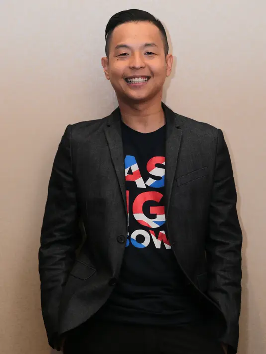 Ernest dikenal banyak profesi yang dijalaninya. Hal itu membuat rekan-rekannya bingung saat memberikan julukan. (Adrian Putra/Bintang.com)