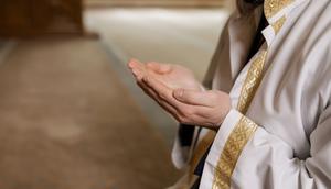 Ilustrasi berdoa, doa. (Photo by Alena Darmel: https://www.pexels.com/photo/person-in-praying-with-his-hands-raised-8164382/)