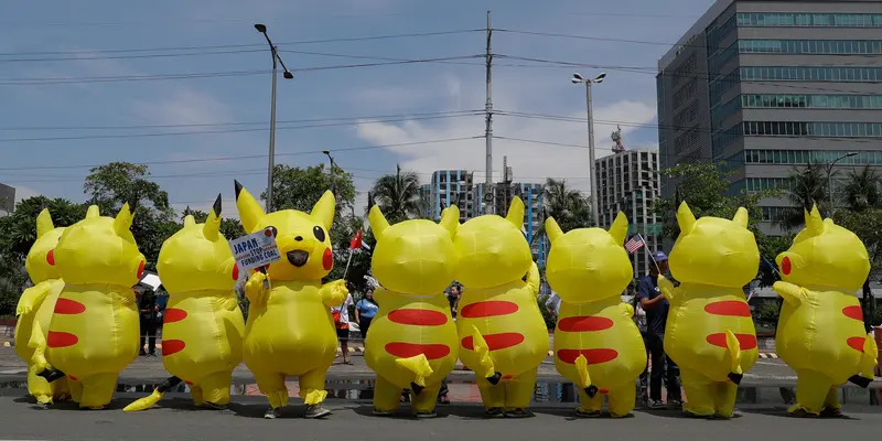Kenakan Kostum Pikachu, Aktivis Filipina Datangi Kedubes Jepang
