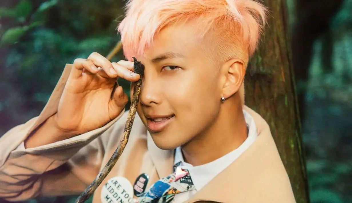 BigHit selaku agensi dari BTS pun belum meberikan pernyataan penyebab RM mengalami kondisi itu. Mungkin saja kondisi itu adalah bawaan sejak lahir. (Foto: Allkpop.com)