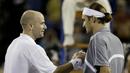 1. Tahun 2003 - Roger Federer (Swiss) berhadapan dengan Andre Agassi (USA) dalam partai final yang berlangsung di Westside Tennis Club, Houston, Texas, USA (16/11/2003). Roger Federer menang dengan skor 6-3, 6-0, 6-4. (AFP/Matthew Stockman/Via Getty Images)