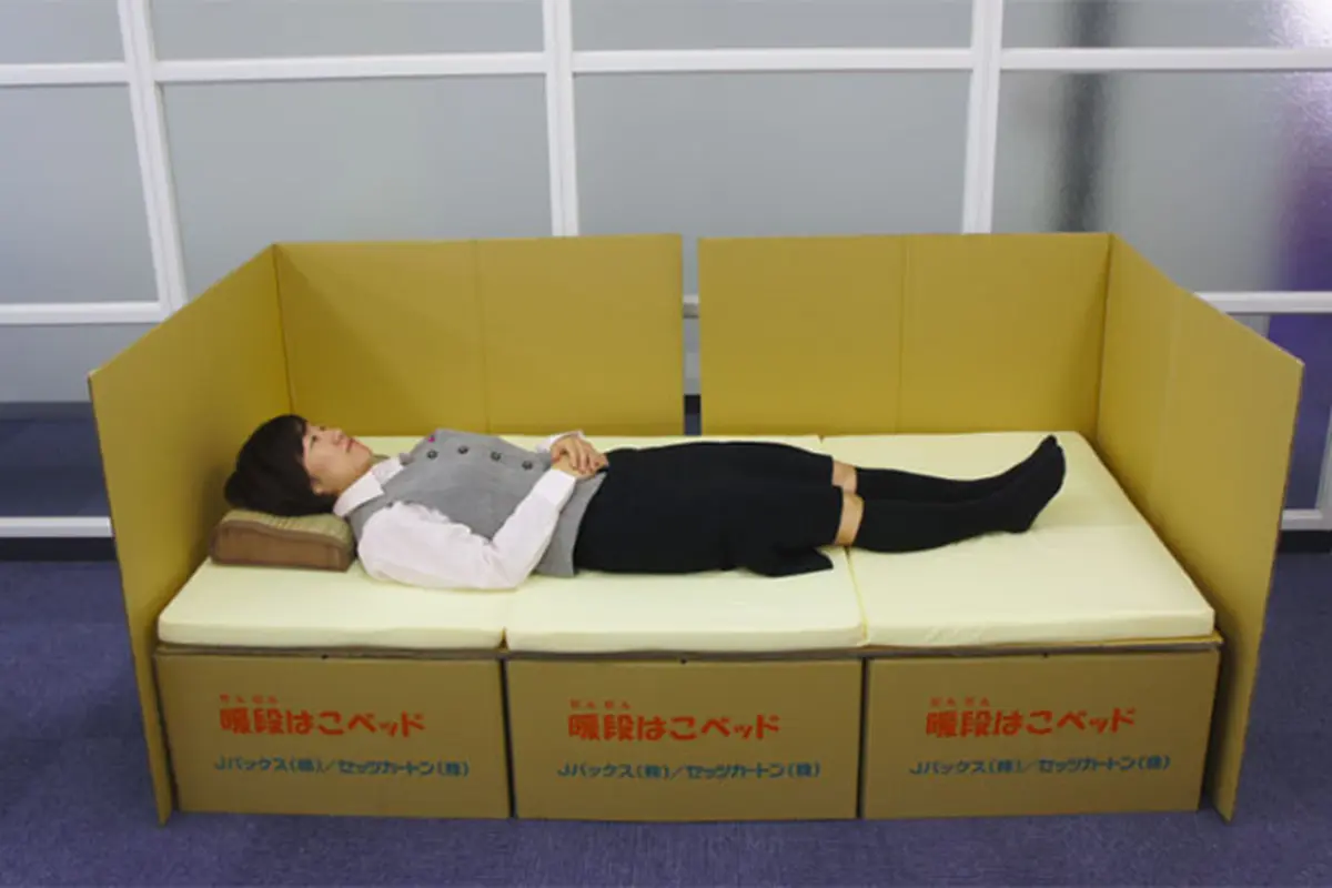 6 Langkah Bikin Tempat Tidur dari Kardus, Cocok Buat Anak Kost!