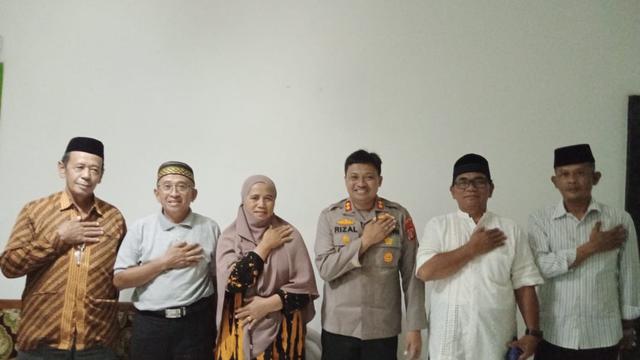 Kapolres Lamtim (Lampung Timur), AKBP Rizal Muhtar, mengunjungi rumah orang tua TikToker Bima Yudho Saputro (Istimewa)