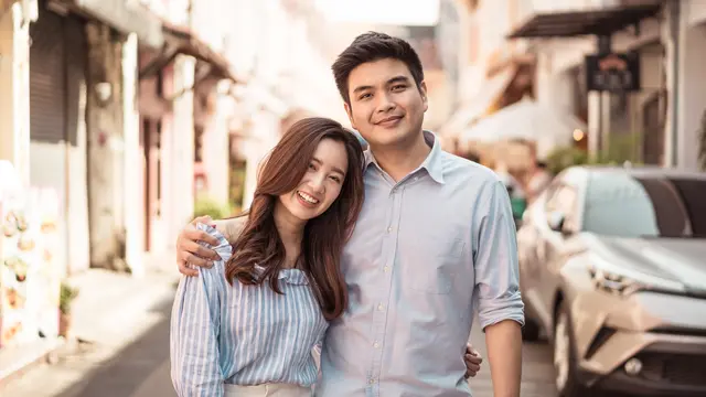 perempuan dan pasangan maret 4