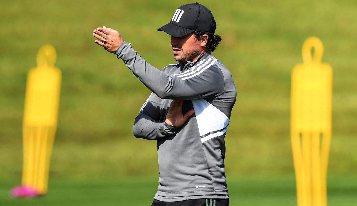 Ada perubahan besar di Yokohama Marinos tahun ini. Pelatih Kevin Muscat mengundurkan diri dan digantikan Harry Kewell, legenda timnas Australia dan Liverpool. (AFP/Andy Buchanan)