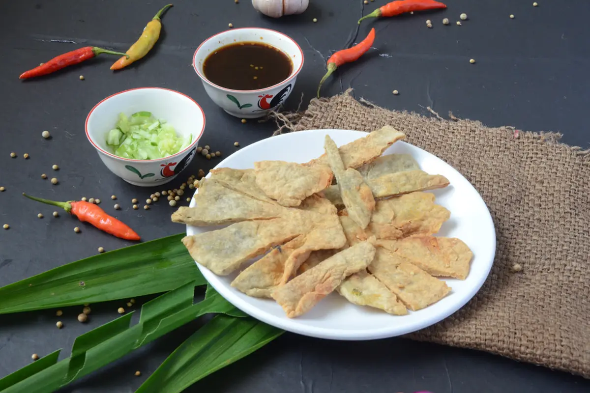 Uniknya Pempek Crispy CEK YA, Bisa Langsung Disantap Lengkap dengan Saus Cukonya