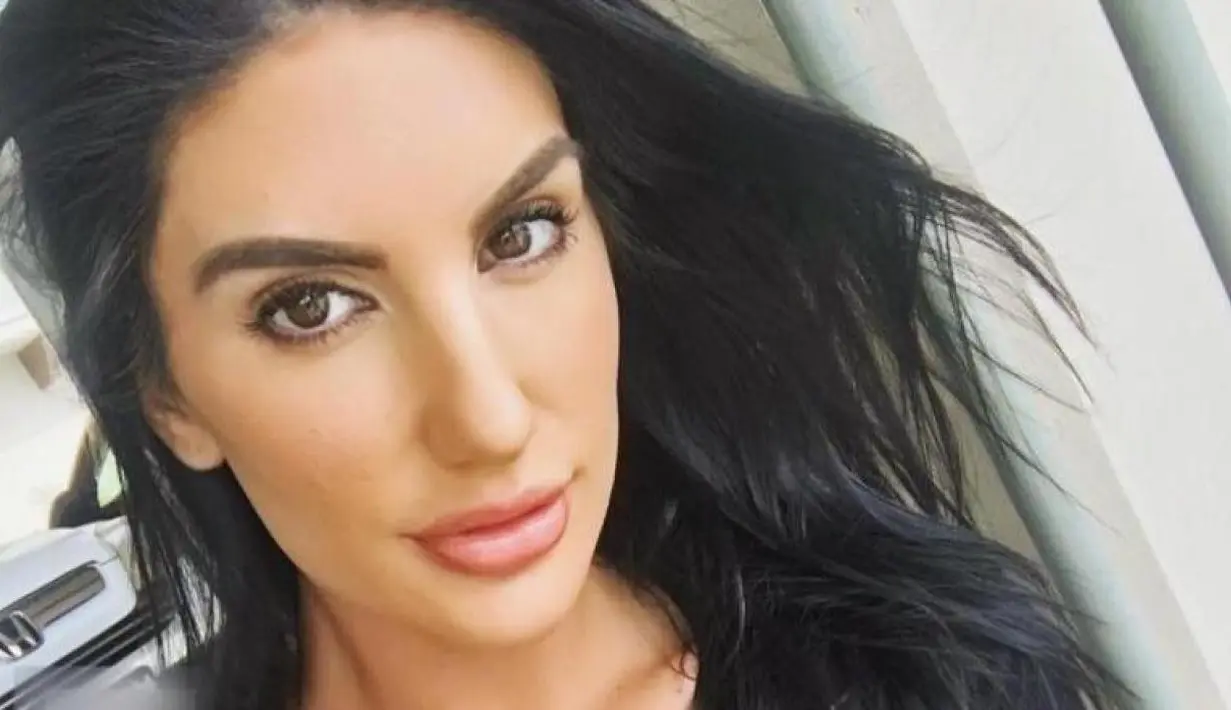 Dilansir dari HollywoodLife, para temannya mengatakan bahwa Ames meninggal karena bunuh diri. Namun pemicunya pun baru diketahui beberapa waktu terakhir. (msmaplefever)