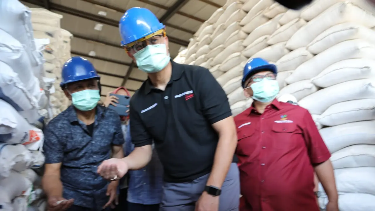 Serius Tangani Bansos Beras, Mensos Cek Kesiapan Stok Beras di Gudang Bulog Cimindi