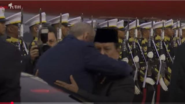 Presiden Turki Erdogan Peluk Hangat Prabowo 2 Kali Sebelum Tinggalkan Indonesia: Bestie Sejati