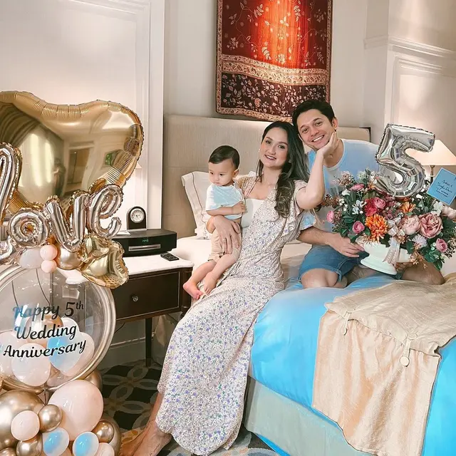 Tengku Dewi Putri dan Andrew Andika