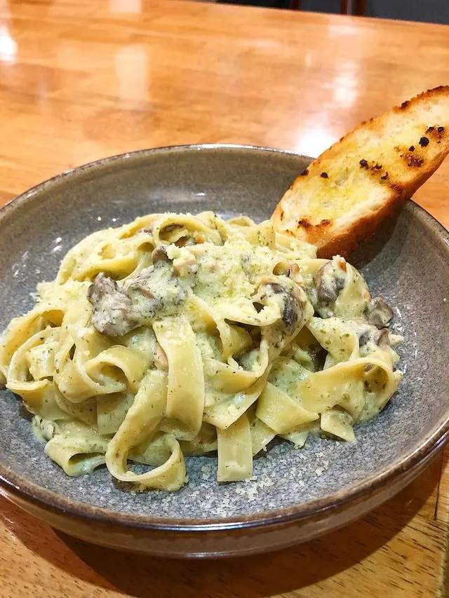 6 Resep Fettucini Carbonara yang Creamy dan Gurih, Praktis Sesuai Selera