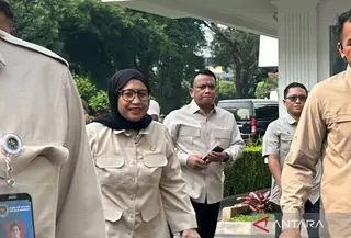 Kepala Badan Gizi Nasional (BGN) Nanik Sudaryati Deyang tiba di Kompleks Istana Kepresidenan, Jakarta, Kamis (11/6/2026) (Antara)