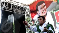Alunan musik dangdut dari salah satu Capres dari PKB, Rhoma Irama kian memeriahkan suasana kampanye PKB di lapangan Pulomas, Jakarta pada Senin 24 Maret 2014 (Liputan6.com/Helmi Fithriansyah)