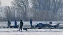 Kementerian Pertahanan Kirgistan mengatakan sebuah helikopter militer Mi-8 melakukan pendaratan darurat di Kirgistan pada hari Rabu 17 Januari 2024. (VYACHESLAV OSELEDKO/AFP)