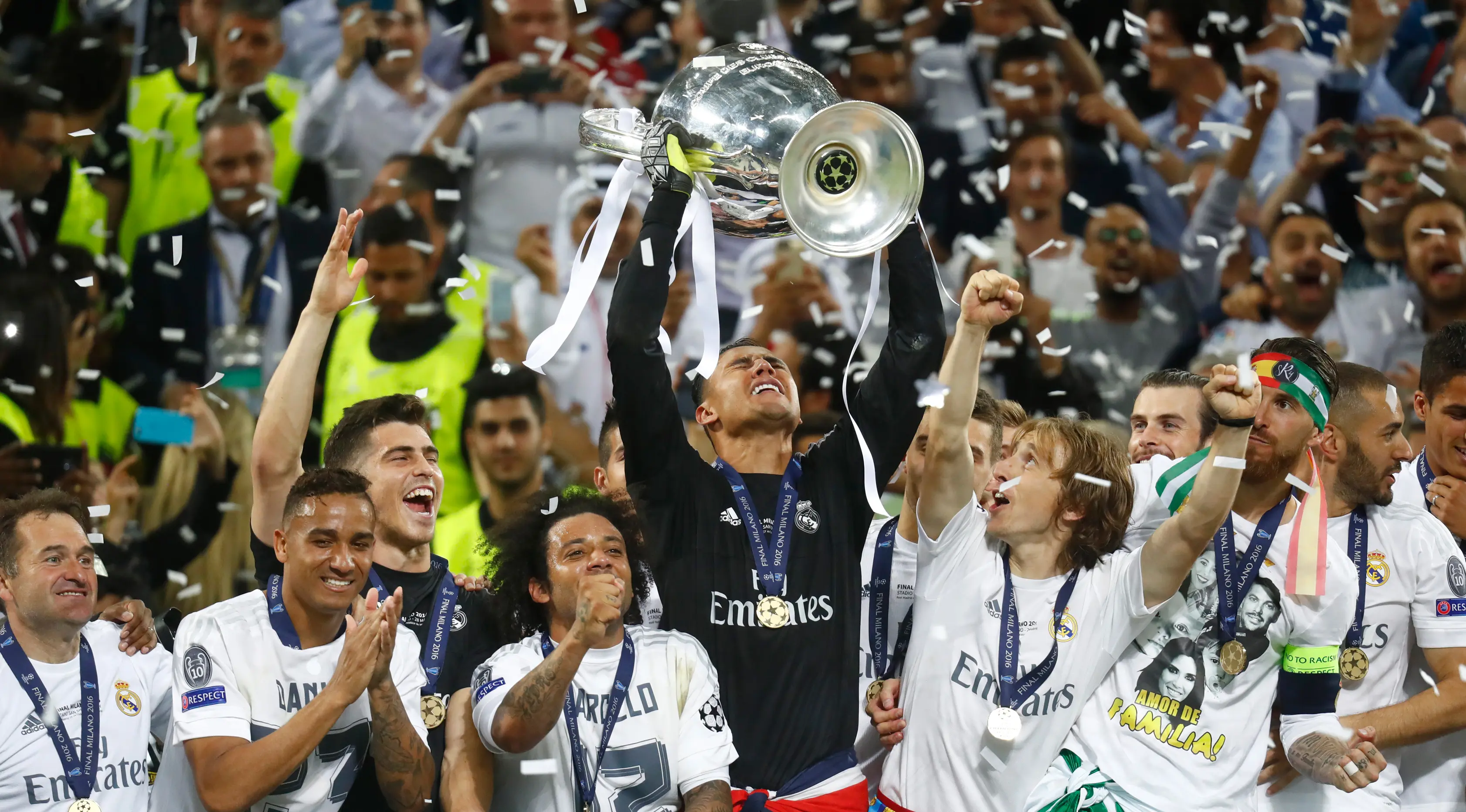 Real Madrid tampil sebagai juara Liga Champions 2015/2016 di Stadion San Siro, Milan, Minggu (29/5). Madrid pun sukses meraih gelar juara ke-11 mereka di turnamen ini; 'La Undecima',demikian mereka melabelinya. (Reuters/ Kai Pfaffenbach)