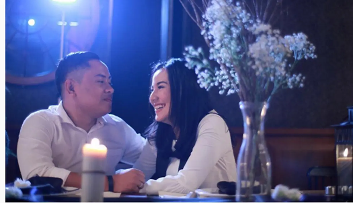 Bahagianya pengantin baru ini. "Dia selalu membuat saya bahagia apapun alasannya, selalu" tulis pemeran serial Pondok pak Cus. (Instagram/@selenalesandra)