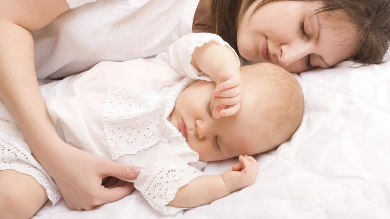 Tidur Seranjang dengan Bayi
