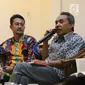 Peneliti LIPI, Syamsuddin Haris menjadi pembicara dalam peluncuran buku KPU dan diskusi publik di Media Center KPU RI, Jakarta, Rabu (13/12). Diskusi bertema "Menuju Pemilu 2019 Berintegritas dan Demokrasi Terkonsolidasi". (Liputan6.com/Angga Yuniar)