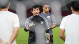 Sejumlah pemain Timnas Indonesia U-22 melakukan latihan resmi menjelang pertandingan uji coba internasional melawan Timnas Lebanon U-22 di Stadion Utama Gelora Bung Karno (SUGBK), Senayan, Jakarta, Kamis (13/04/2023). Laga tersebut rencananya akan berlangsung pada Jumat (14/04/2023) sebagai bagian dari persiapan SEA Games 2023 di Kamboja. (Bola.com/Bagaskara Lazuardi)