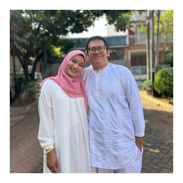 6 Potret Jourast Jordy 'Lorong Waktu' Bareng Sang Istri, Sudah 5 Tahun Menikah