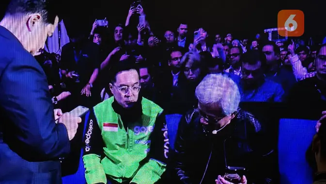 <p>Momen ketika Presiden Prabowo Subianto menelepon CEO Nvidia Jensen Huang menggunakan HP milik CEO GoTo Group Patrick Walujo di Indonesia AI Day 2024. Liputan6.com/Agustin Setyo Wardani</p>