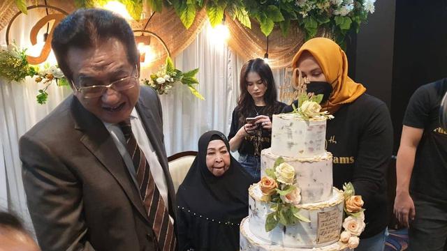 6 Momen Anwar Fuady dan Istri Rayakan Anniversary Pernikahan, 50 Tahun Bersama