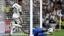 Kiper Rayo Vallecano, Emil Audero, menggagalkan peluang gol yang didapatkan penyerang Real Madrid, Kylian Mbappe, dalam lanjutan La Liga Spanyol di Santiago Bernabeu, Minggu (13/9/2026) dini hari WIB. (Oscar DEL POZO / AFP)