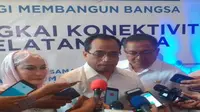Menteri Perhubungan, Budi Karya Sumadi usai menghadiri dialog di Gedung Juang 45, Kota Sukabumi, Jawa Barat, Selasa 7 November 2017.