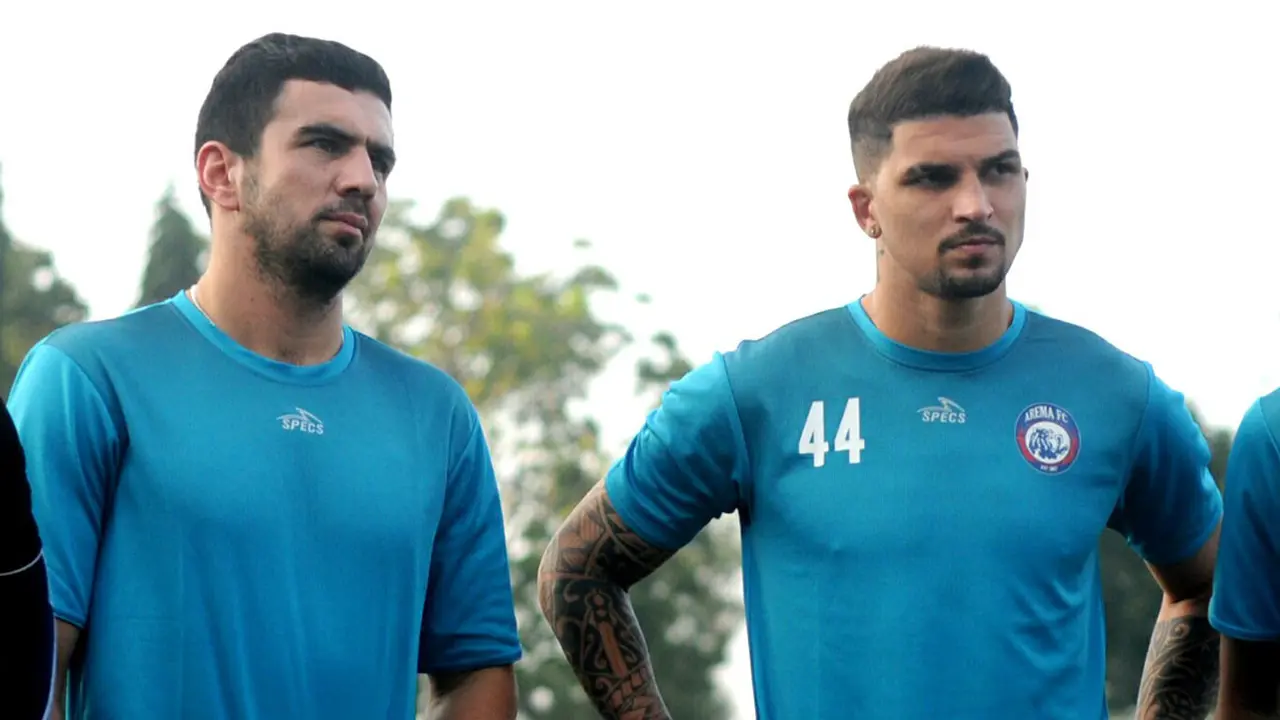 Ahmet Atayev dan Arthur Cunha