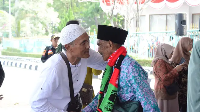 Jemaah Haji Kloter 4 Kabupaten Bogor Didominasi Lansia