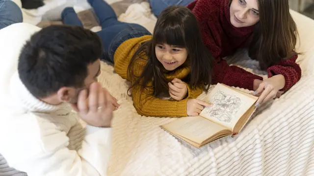 Tak Perlu Liburan Mahal, Ini 3 Aktivitas Sederhana untuk Menguatkan Bonding Ayah-Ibu di Tengah Kesibukan [Dok/freepik.com]