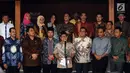 Ketua Umum PKB, Muhaimin Iskandar (tengah) memberi keterangan usai melakukan pertemuan dengan tokoh lintas agama dan partai di Jakarta, Selasa (23/5). Pertemuan membahas masalah kebangsaan menuju Indonesia yang damai. (Liputan6.com/Helmi Fithriansyah)