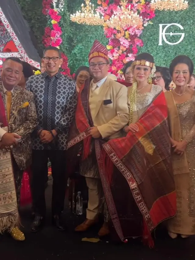 8 Gaya Artis dan Pejabat di Pernikahan Anak Bungsu Hotman Paris, Dewi Perssik hingga Melaney Ricardo
