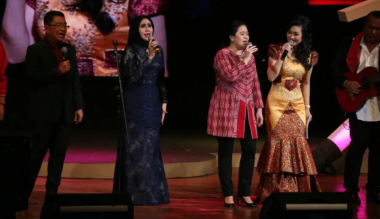 “Yang mengenal bapak saya. Saya nggak pernah mengenal The Panbers karena lagunya bukan angkatan saya. Tapi setelah saya mengenal dan mendengar, ternyata lagu mereka kalimatnya sangat bisa dinikmati sampai saat ini,” kata Puan. (Nurwahyunan/Bintang.com)