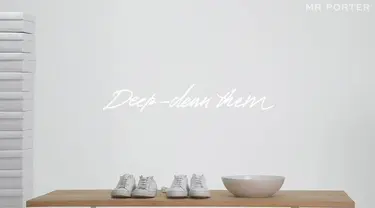 Berikut beberapa langkah kreatif yang dapat dilakukan untuk menjaga dan membersihkan sneakers berwarna putih.