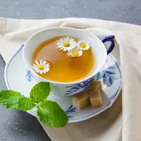 teh chamomile yang ampuh untuk mengatasi nyeri haid//copyright freepik/8photo