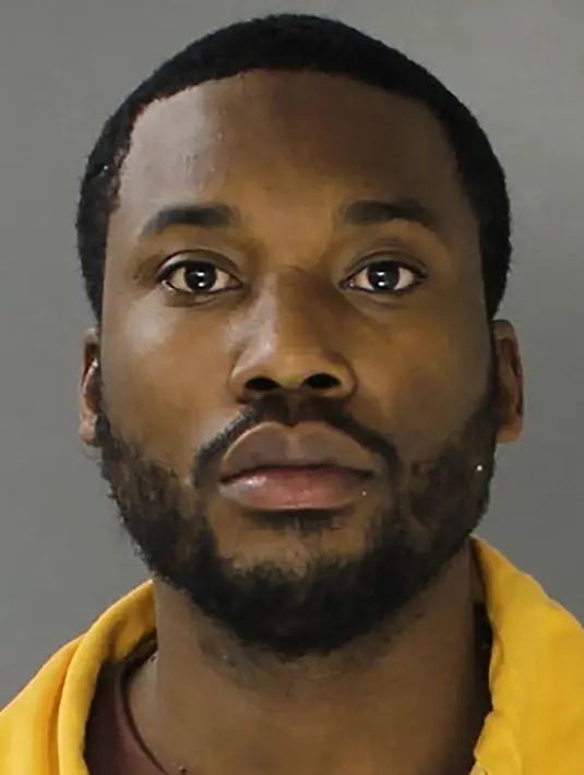 Meek Mill harus mendekam 4 tahun dipenjara karea penjualan narkoba dan kepemilikan senjata api. (GLH / BACKGRID / USMagazine)