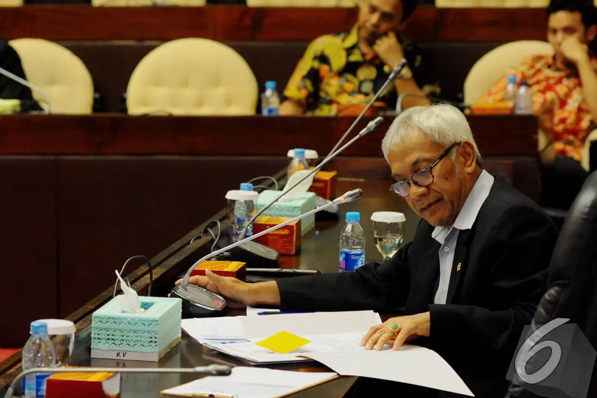 Senyum Ferry Djemi Francis  Saat Terpilih Menjadi Ketua Komisi V