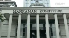 Meski belum menerima kabar dari KPK terkait penangkapan salah satu hakimnya, Patrialis Akbar, Ketua Mahkamah Konstitusi (MK) Arief Hidayat menyampaikan permintaan maaf.