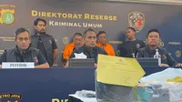 Polda Metro Jaya mengungkap kasus penemuan jasad wanita dalam karung di kolong Tol Cibitung-Cilincing, Marunda, Jakarta Utara, Selasa (30/5/2023). (Liputan6.com/ Ady Anugrahadi)