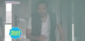 Oka Antara berperan sebagai Pras yang berkarakter protagonis di dalam film Jakarta Undercover. Selain menceritakan sisi protagonis, ada pengkhianatan yang dilakukan oleh Pras dalam film ini. 